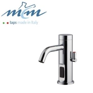 Rubinetto Miscelatore Per Lavabo, A Comando
Elettronico Ed Alimentato A Batterie.
Installazione Sopra Piano. Connessione Tubo
Flessibile G 1/2”  Articolo In Promo 703601